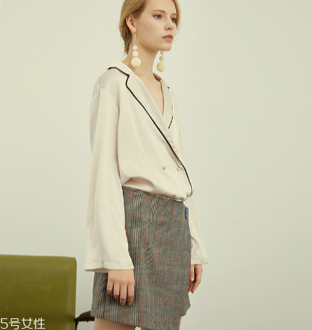 絲質襯衫怎么搭配？絲質襯衫搭配圖片