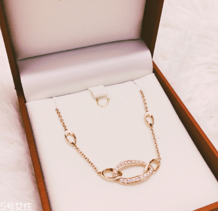 項(xiàng)鏈用火燒會(huì)發(fā)黑嗎？項(xiàng)鏈用火燒會(huì)不會(huì)變黑