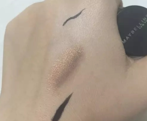 用防曬棒會花妝嗎？化妝了還能用防曬棒嗎