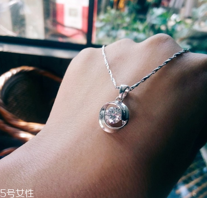 項(xiàng)鏈s925是銀還是白金？項(xiàng)鏈s925屬于白金還是銀