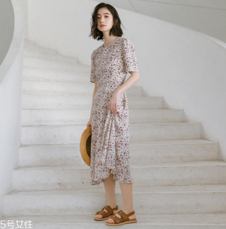 小個子女生穿什么裙子好看？小個子女生穿搭技巧