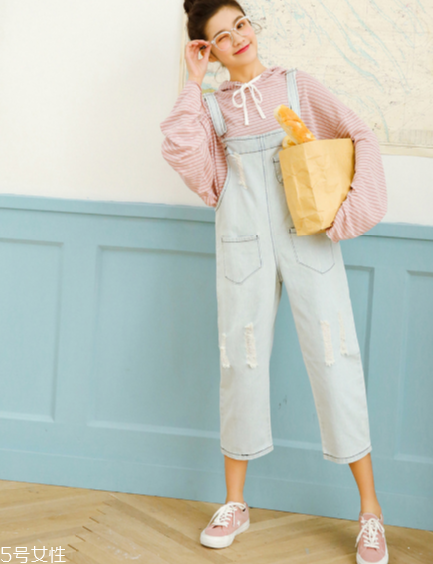 今年流行什么背帶褲？今年最火的背帶褲款式推薦