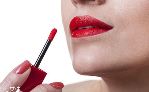 口紅和唇釉哪個持久 唇釉和口紅哪個好上手 口紅和唇釉哪個持久 唇釉和口紅哪個好上手