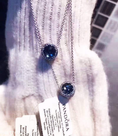 項鏈上刻什么字好？項鏈上一般刻什么字