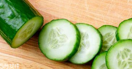 自制爽膚水敏感肌能用嗎 自制爽膚水注意事項(xiàng) 自制爽膚水敏感肌能用嗎 自制爽膚水注意事項(xiàng)