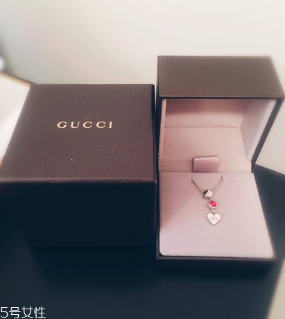 項(xiàng)鏈金色好看還是銀色好看？項(xiàng)鏈金色和銀色哪個(gè)好