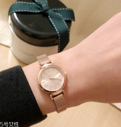 lloyd手表怎么調(diào)時間？lloyd手表調(diào)節(jié)時間方法