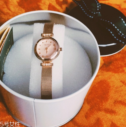 lloyd手表怎么調(diào)時間？lloyd手表調(diào)節(jié)時間方法