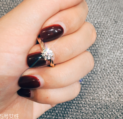 戒指可以戴中指嗎？戒指能不能戴在中指