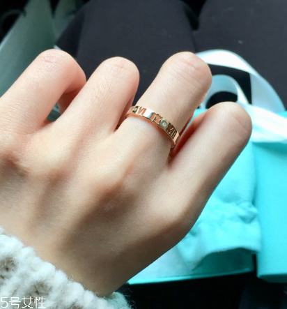 戒指可以戴食指嗎？戒指能不能戴在食指上？