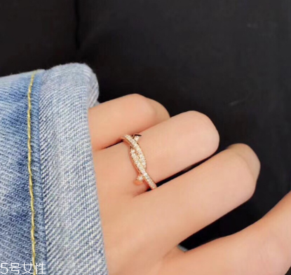 戒指可以戴食指嗎？戒指能不能戴在食指上？