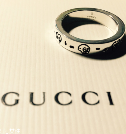 戒指可以戴左手嗎？戒指能不能戴在左手？