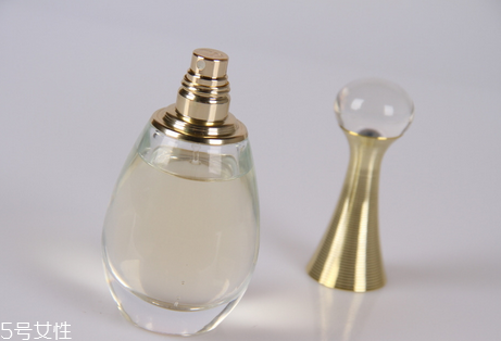 迪奧香水怎么看生產(chǎn)日期 迪奧香水保質(zhì)期 迪奧香水怎么看生產(chǎn)日期 迪奧香水保質(zhì)期