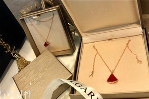 寶格麗扇子項鏈多少錢？寶格麗小扇子項鏈價格