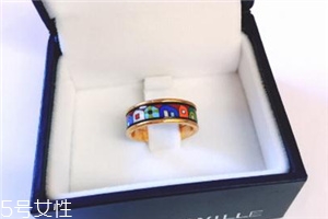 戒指為什么要戴在無名指上？戒指戴在無名指的含義