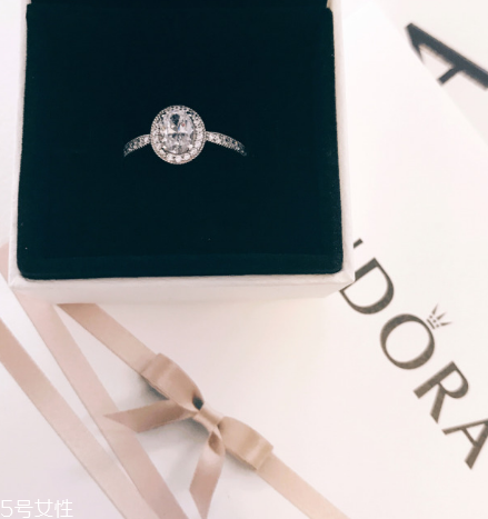 戒指為什么戴左手？戒指戴在左手的原因