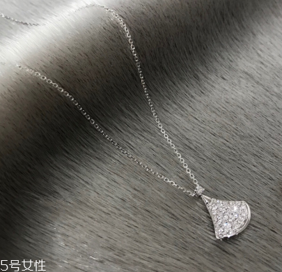 寶格麗扇子有幾個(gè)尺寸？寶格麗小扇子項(xiàng)鏈尺寸