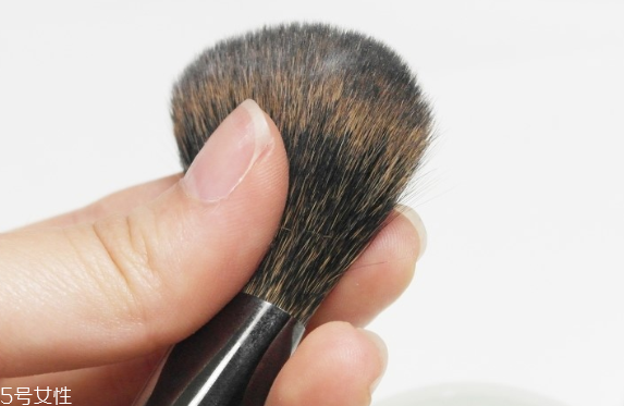 口罩粘粉底怎么辦 口罩不沾粉底2個(gè)技巧