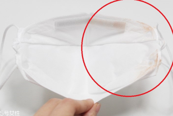 口罩粘粉底怎么辦 口罩不沾粉底2個(gè)技巧