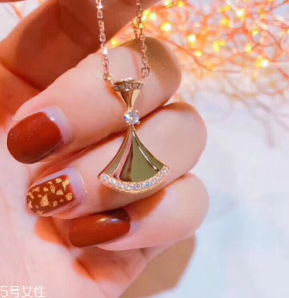 寶格麗扇子有幾個(gè)尺寸？寶格麗小扇子項(xiàng)鏈尺寸