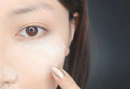 口罩粘粉底怎么辦 口罩不沾粉底2個(gè)技巧