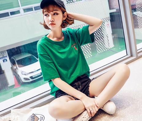 皮膚黃穿什么顏色顯白？適合黃皮女生的衣服顏色