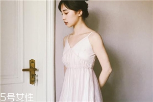 網(wǎng)紗連衣裙怎么搭配？網(wǎng)紗連衣裙搭配圖片