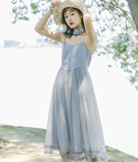 網(wǎng)紗連衣裙怎么搭配？網(wǎng)紗連衣裙搭配圖片
