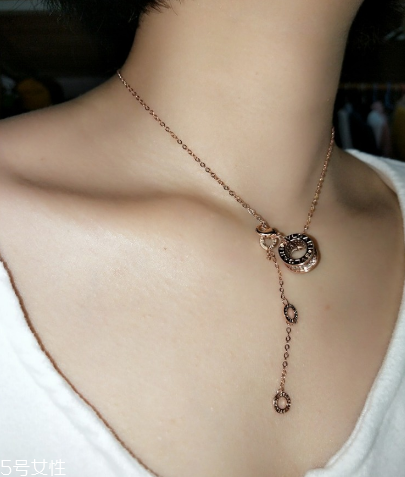 寶格麗彈簧項(xiàng)鏈?zhǔn)鞘裁床馁|(zhì)？寶格麗彈簧項(xiàng)鏈材質(zhì)介紹