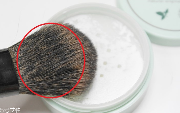 口罩粘粉底怎么辦 口罩不沾粉底2個(gè)技巧