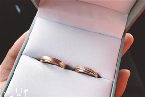 戒指應(yīng)該戴在哪個手上？戒指戴左手還是右手