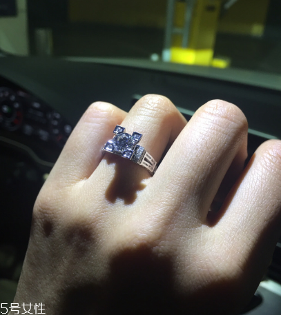 戒指用什么掛在脖子上？戒指怎么掛在脖子上