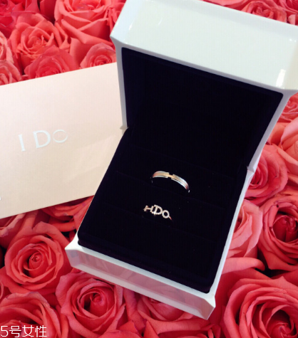 戒指上刻什么字好？戒指上一般刻什么字