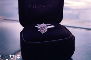 戒指上刻什么字好？戒指上一般刻什么字