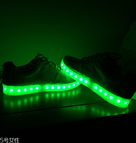 simulation發(fā)光鞋多少錢？simulation發(fā)光鞋正品價(jià)格