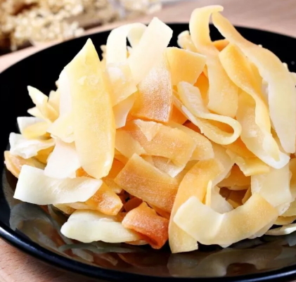 椰子片的功效與作用 吃椰子片好不好 椰子片的功效與作用 吃椰子片好不好