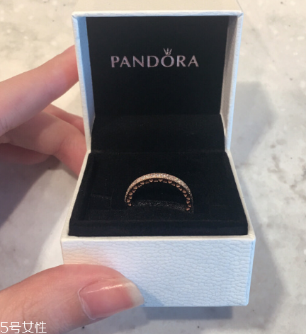 戒指戴小指是什么意思？戒指戴小指代表什么含義