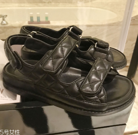 今年流行什么樣的涼鞋？今年流行的涼鞋款式推薦