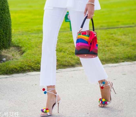 約會(huì)穿什么樣的高跟鞋好看？適合約會(huì)穿的高跟鞋款式