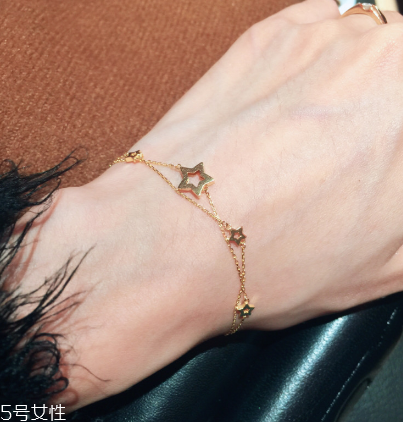 手鏈能和手表一起戴嗎？手鏈和手表可以戴一起嗎