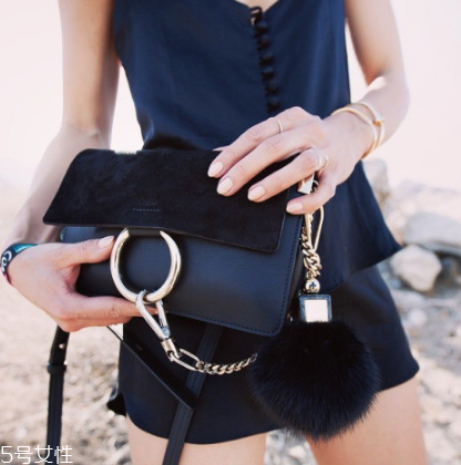 手鏈突然斷了預(yù)示什么？手鏈斷了的預(yù)兆