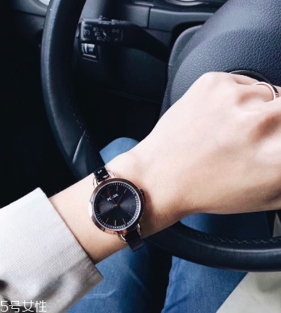 fossil手表怎么調(diào)日期？fossil手表調(diào)時(shí)間方法