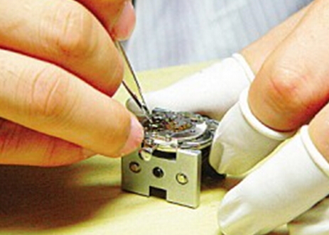 fossil手表怎么換電池？fossil手表換電池的方法