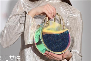 夏天適合背什么包？適合夏天背的包包款式