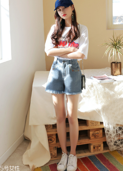 什么樣的牛仔短褲最顯瘦？牛仔短褲版型怎么選