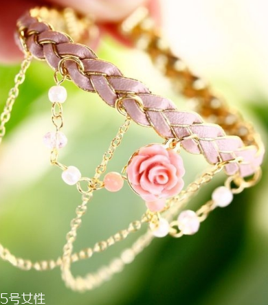 手鏈上刻什么字好？手鏈刻字刻什么