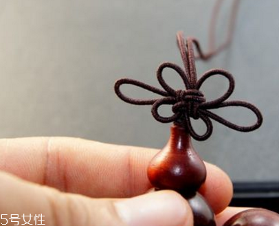 手鏈上的中國(guó)結(jié)怎么編？手鏈上的中國(guó)結(jié)編法教程