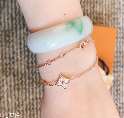 手鏈和腳鏈能同時帶嗎？手鏈和腳鏈的佩戴講究