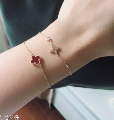 手鏈和腳鏈能同時帶嗎？手鏈和腳鏈的佩戴講究