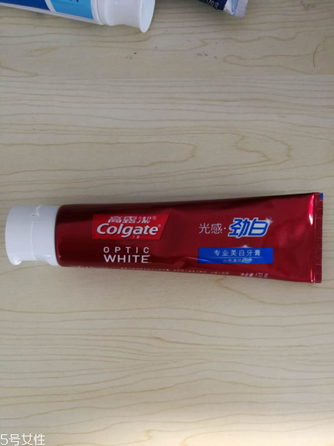 中華和黑人美白牙膏哪個(gè)好 三個(gè)國(guó)內(nèi)熱門美白牙膏對(duì)比評(píng)測(cè)